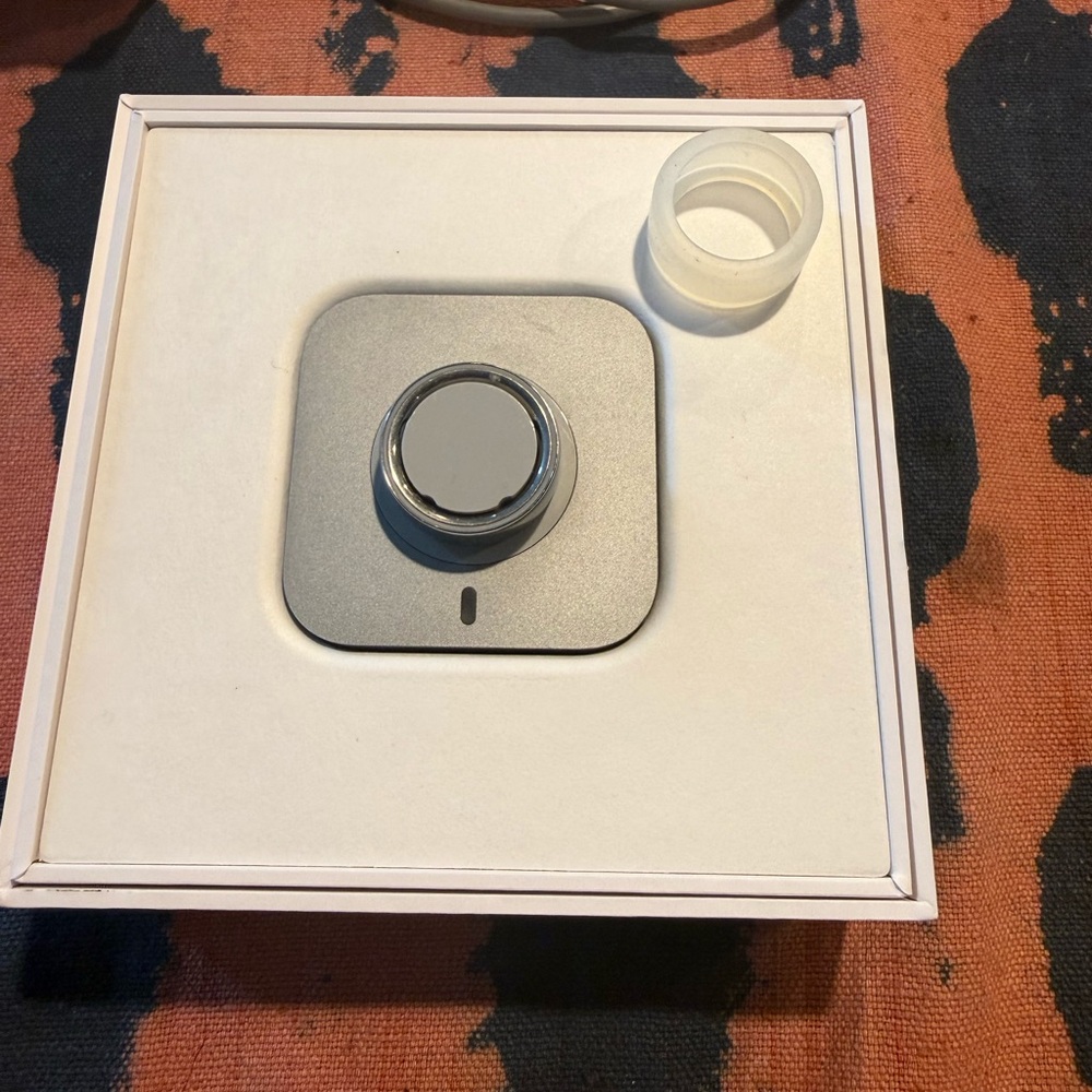 OURA RING 4 Size 8 - Picture 3 of 5